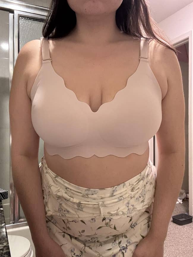 A adjacent up of the reviewer wearing the bra