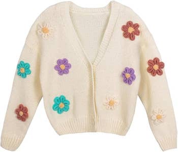 Knit cardigan with floral appliqués in various colors, ideal for a cozy, stylish look. Perfect for seasonal layering