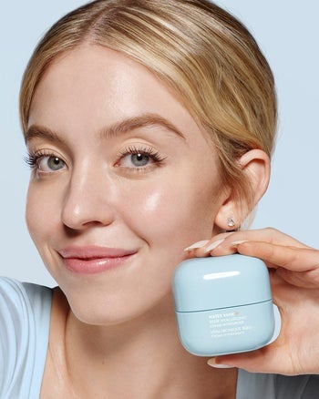 sydney sweeney holding moisturizer
