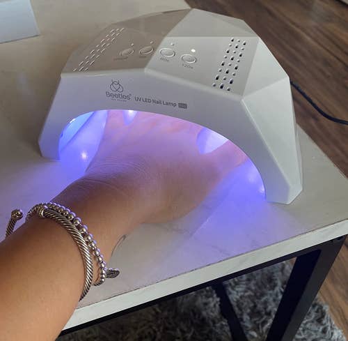 a reviewer using the gel lamp