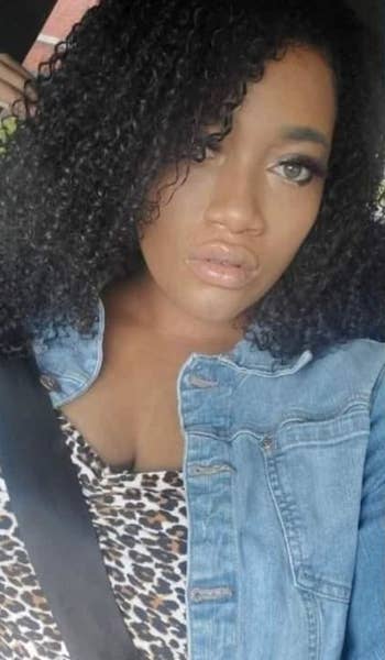 Reviewer with precise  curly hairsbreadth  brushed  and shiny aft  utilizing product
