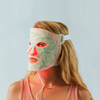 A model wearing the red light mask