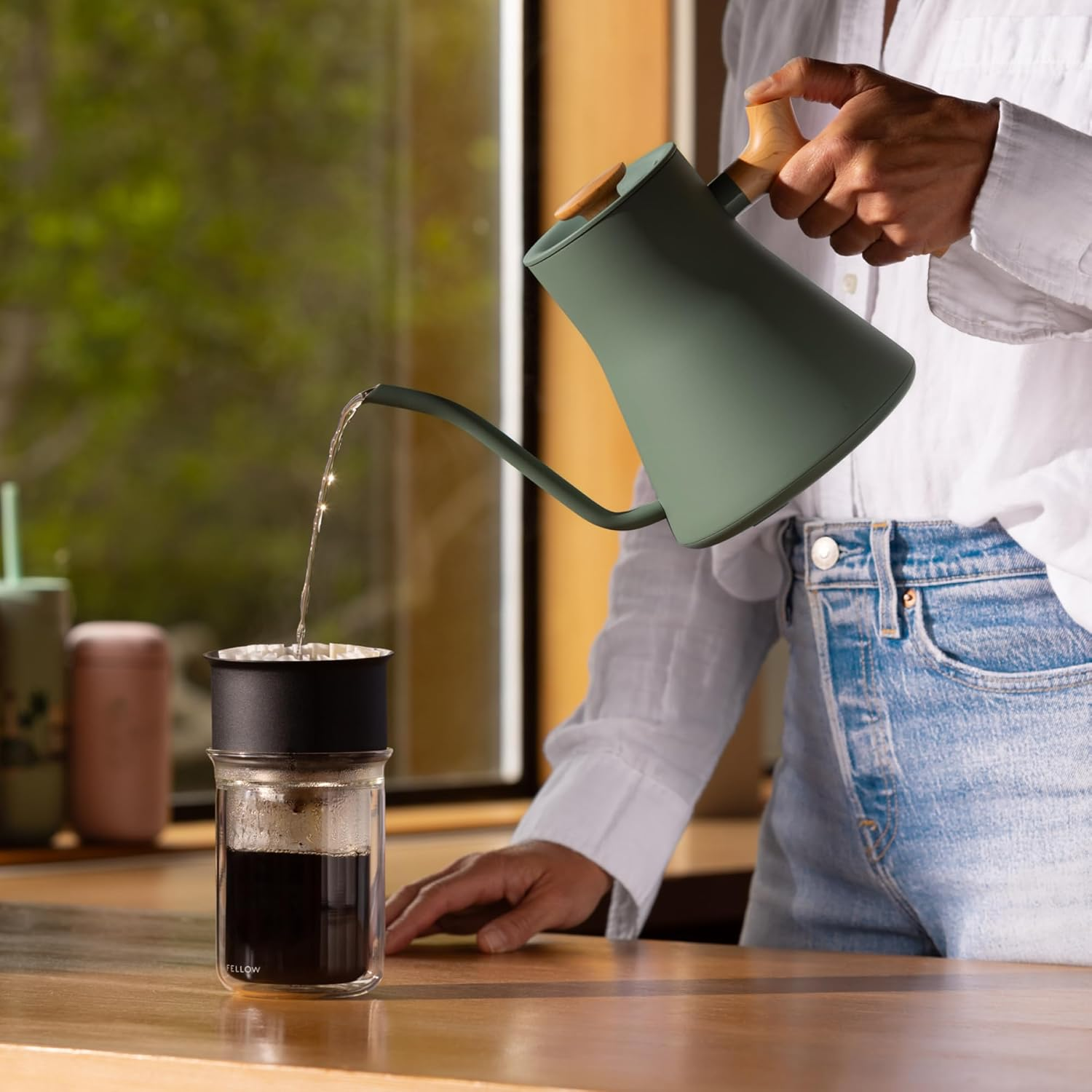 model pouring h2o  from the kettle into a java  filter