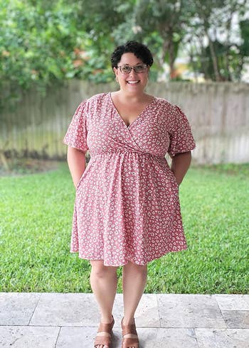 reviewer in above the knee color and white floral short sleeve v neck dress