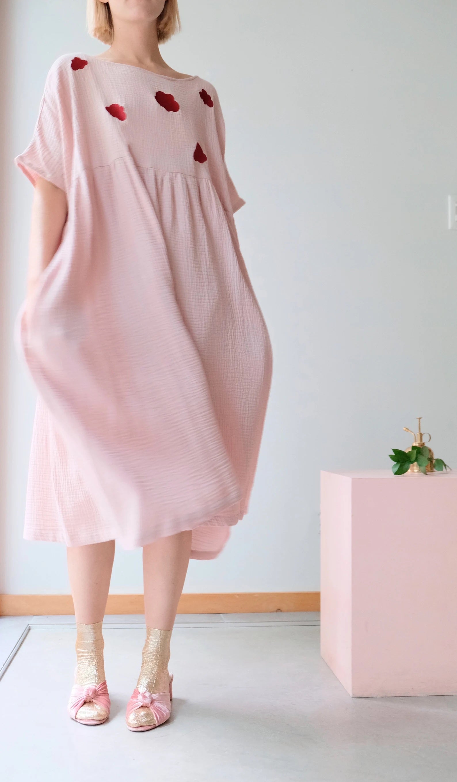 model in oversize airy dress