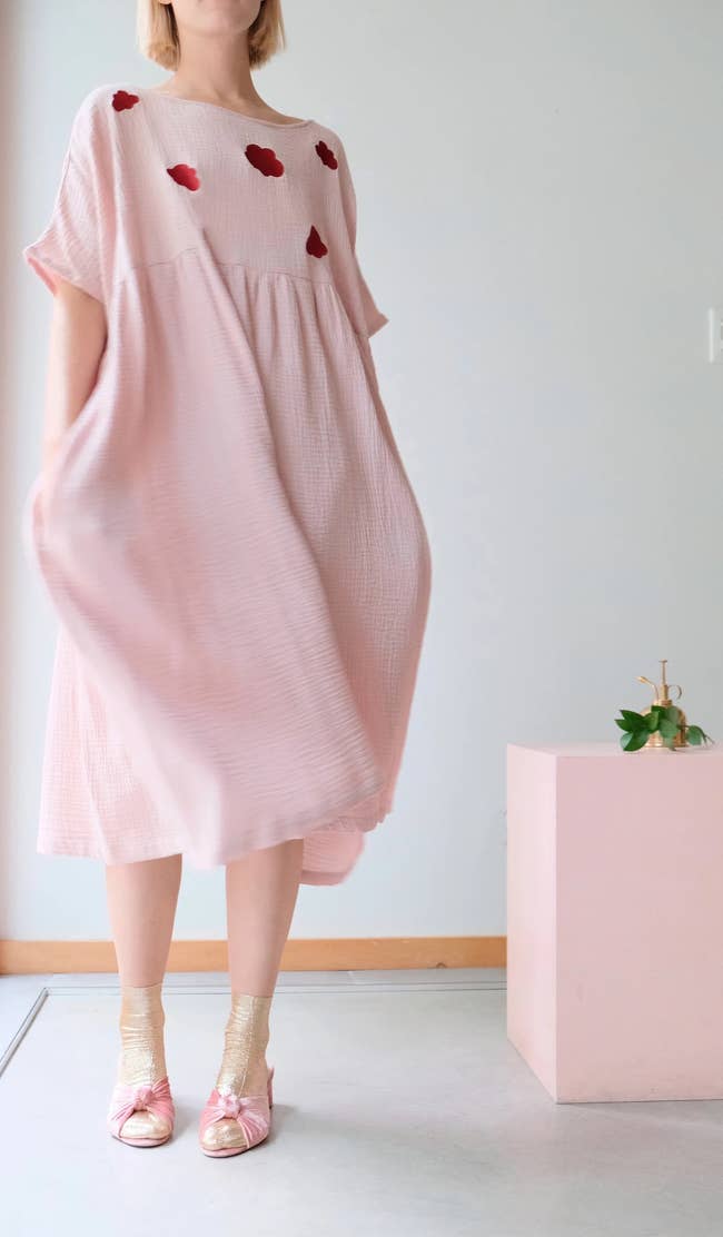 model in oversize airy dress