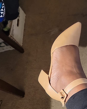 comfortable black heels for wide feet