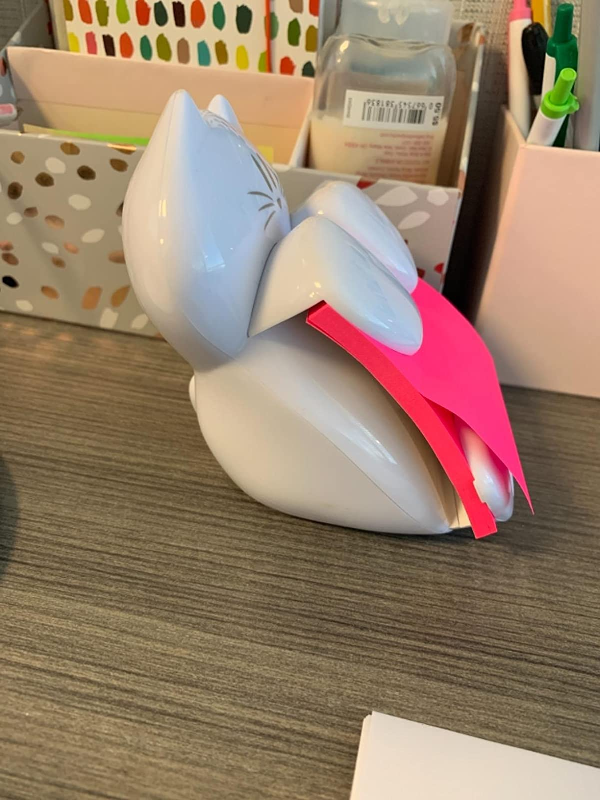 the side of the cat sticky note dispenser, showing how one note is always queued up ready to be pulled