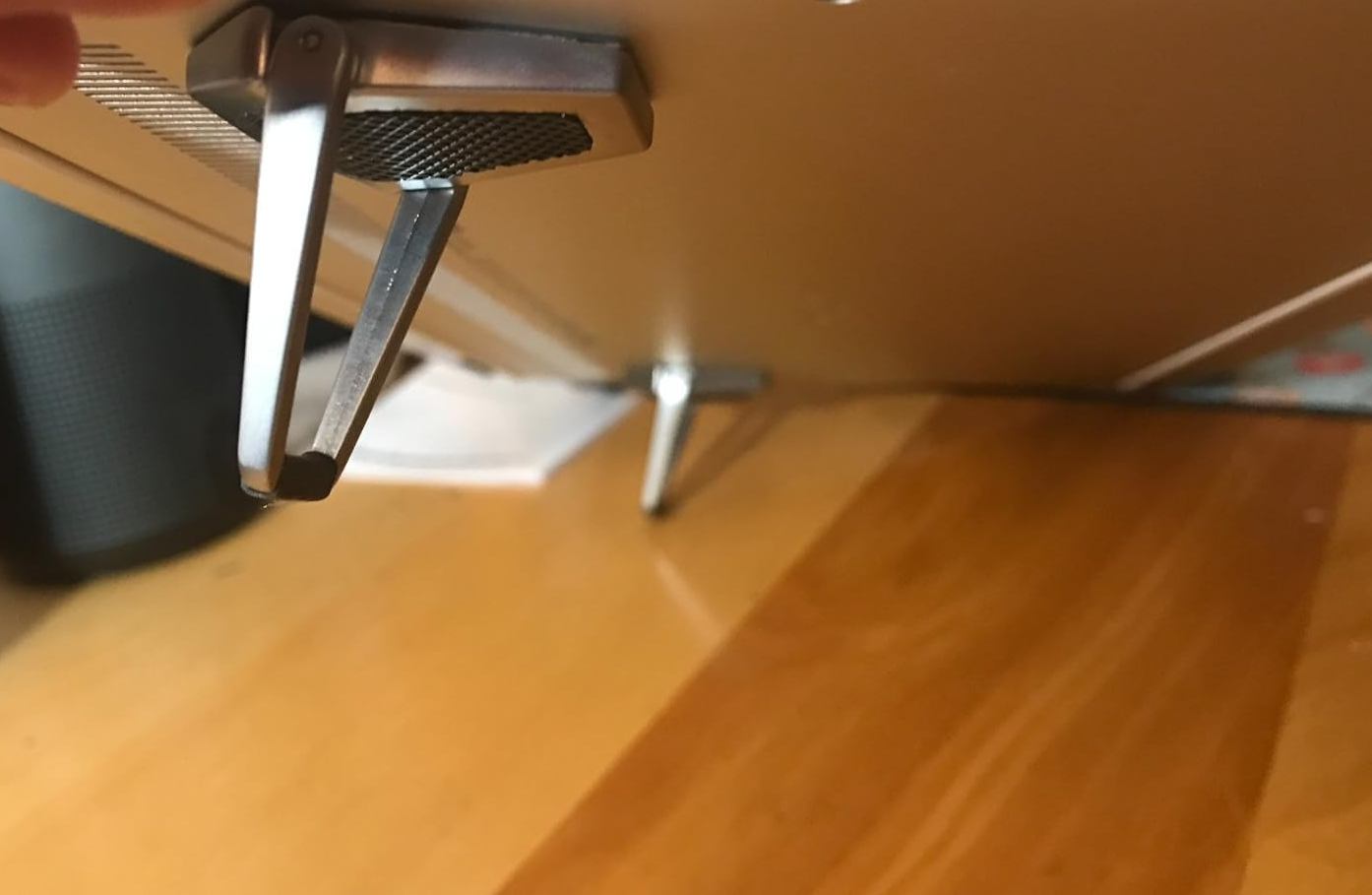 How to Keep Your Laptop on When It'S Closed: Easy Power Tips