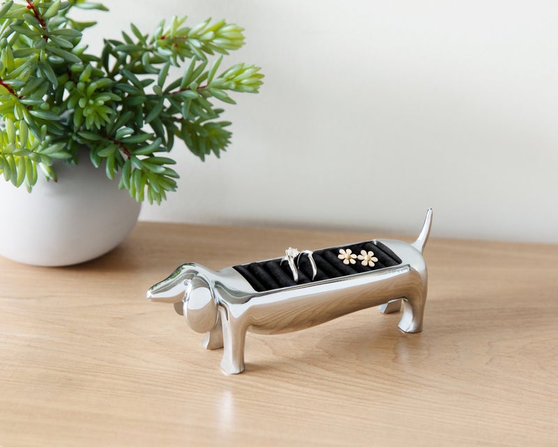 dachshund ring holder with rings in it