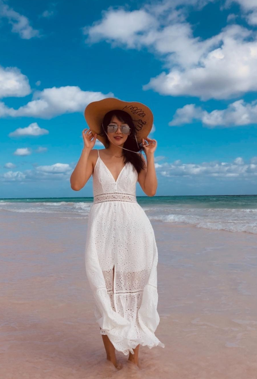 27 Cute Summer Dresses You Can Actually Wear With A Bra