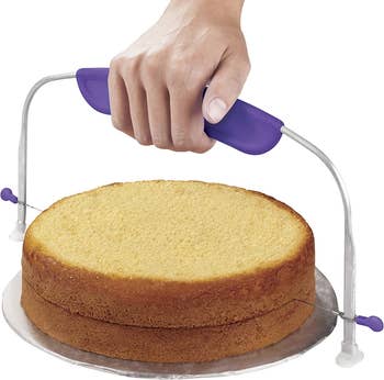 model using the adjustable cake leveler on a round cake 