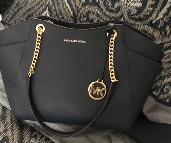 reviewer photo of the bag in black