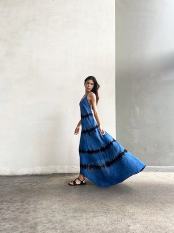 Model in black and blue version 