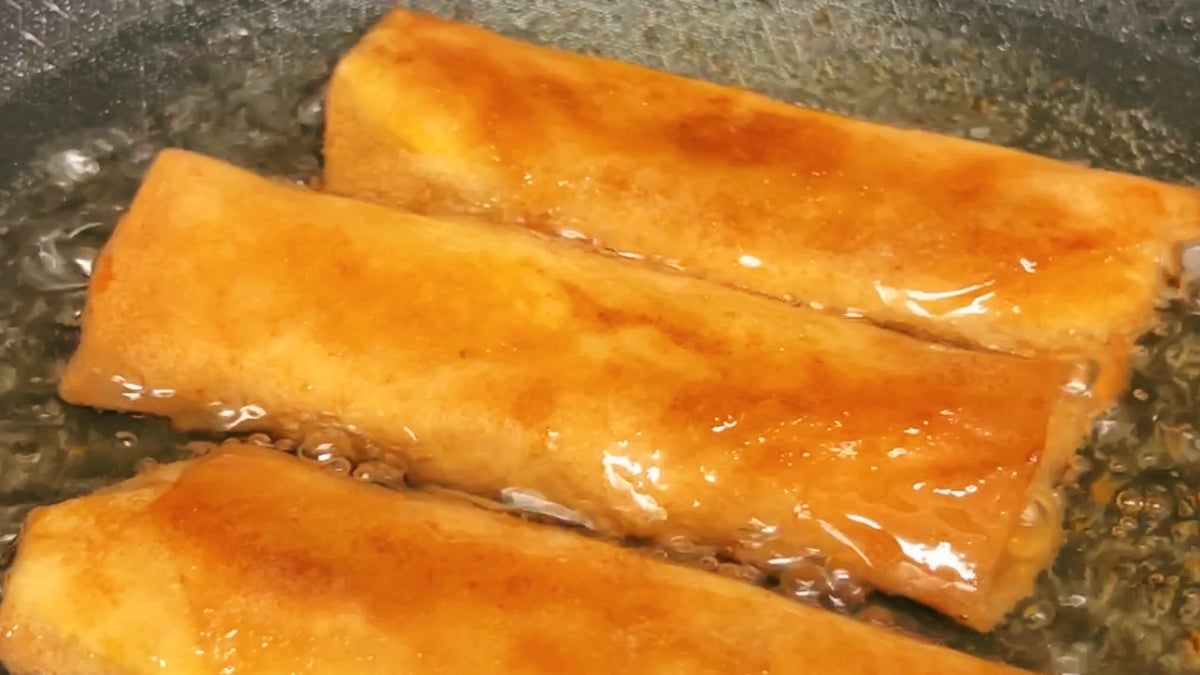 Turon Recipe by Tasty image