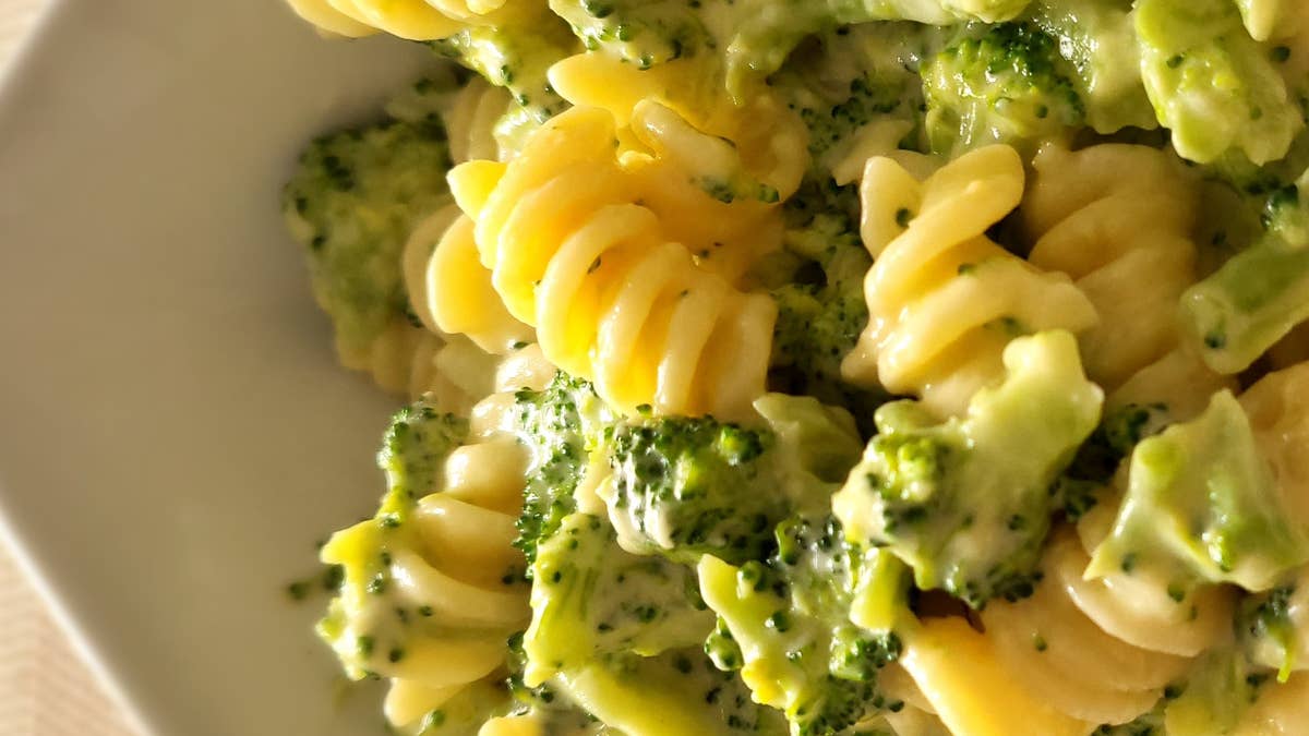 Cheesy Broccoli And Pasta