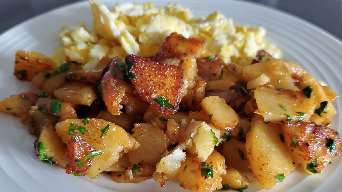 Crockpot Breakfast Potatoes {Cooks Overnight!} 