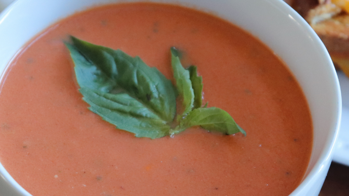Fresh Tomato Soup Recipe (quick & tasty) - Cook Like Czechs