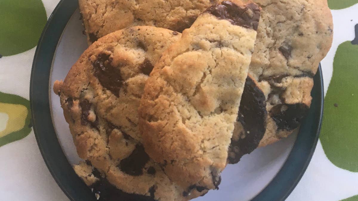 Dark Chocolate And Date Cookies