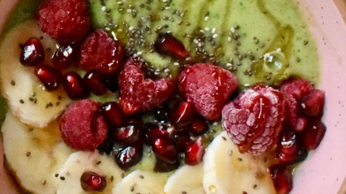 4-Ingredient Green Smoothie Bowl