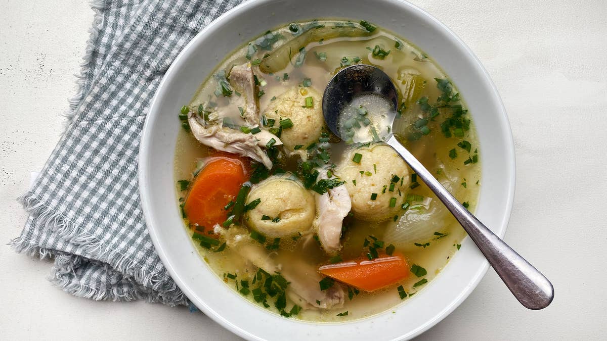 Easy Chicken Noodle Soup (Best Quick Recipe) - Fifteen Spatulas