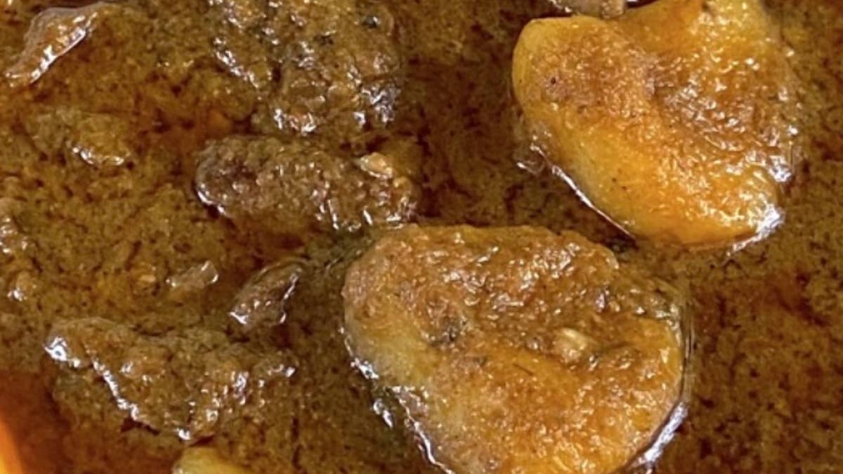 Aloo Gosht (Mutton And Potato Curry)