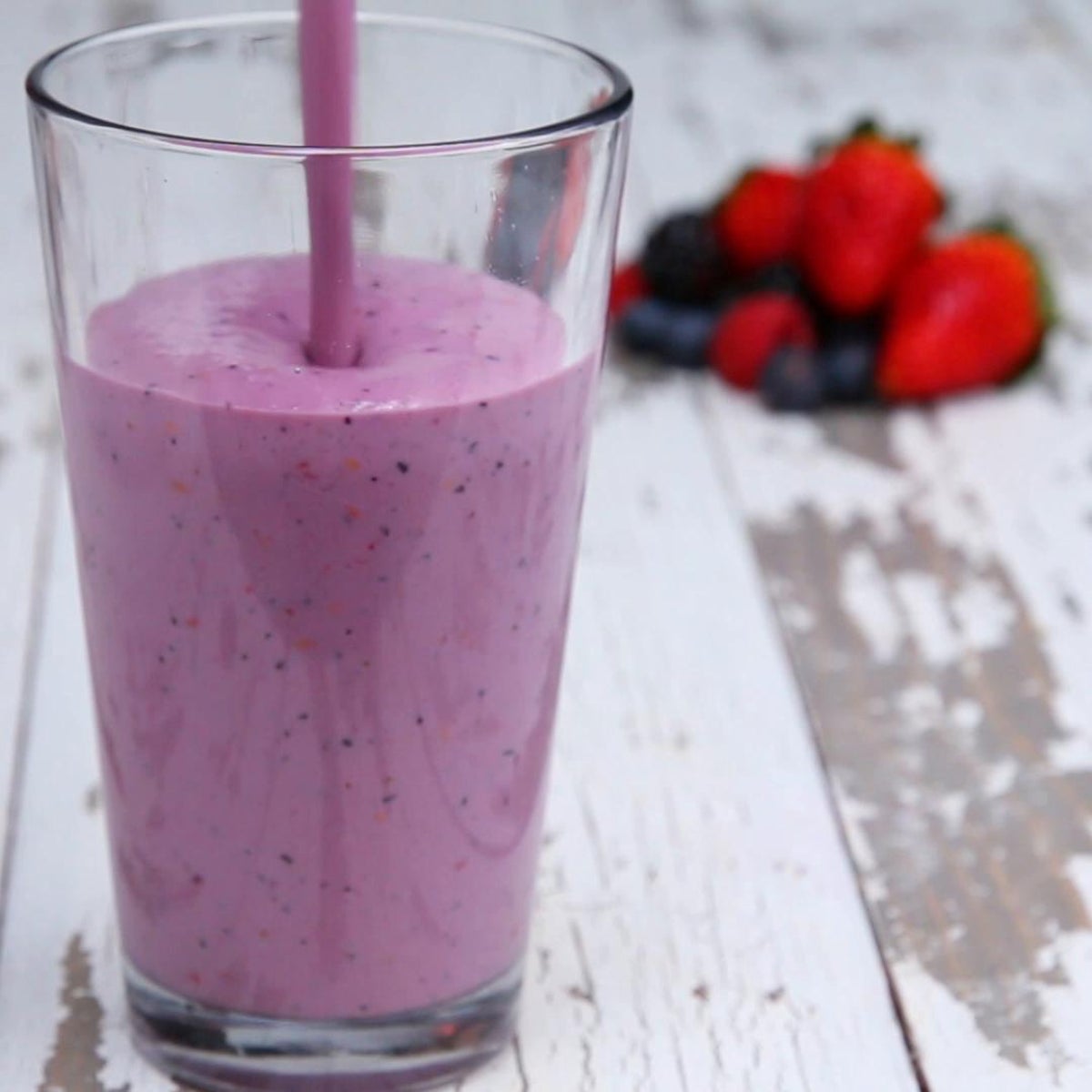 Super Easy Berry Smoothie - Alphafoodie