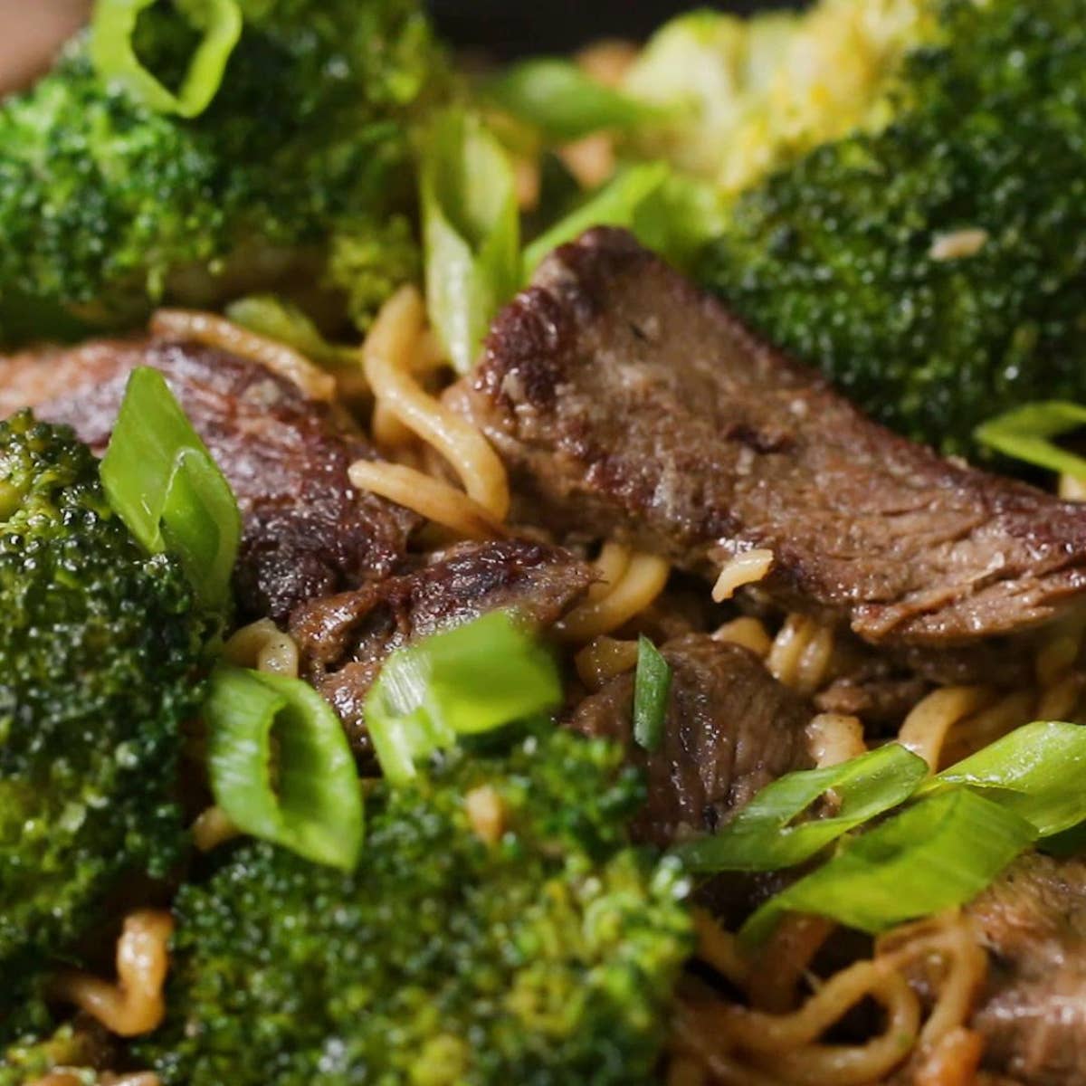 Beef & Broccoli Chow Mein