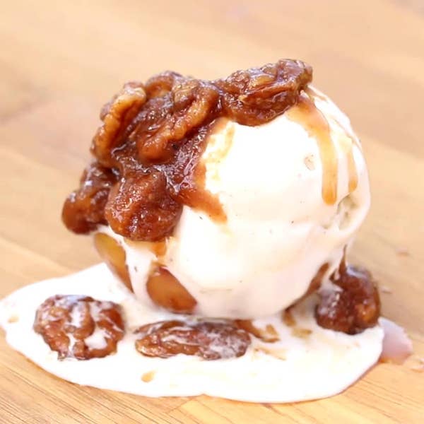 Grilled Cinnamon Peaches With Pecans & Ice Cream