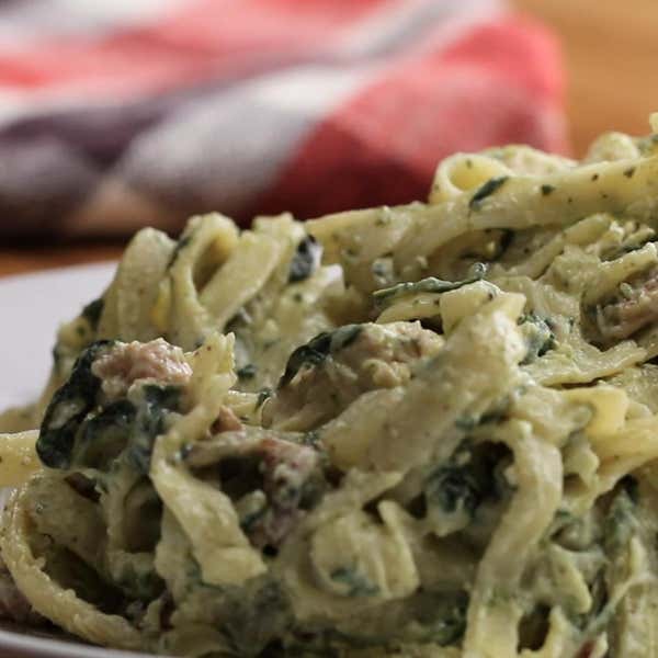 One Pot Chicken Spinach Bacon Alfredo Recipe By Tasty