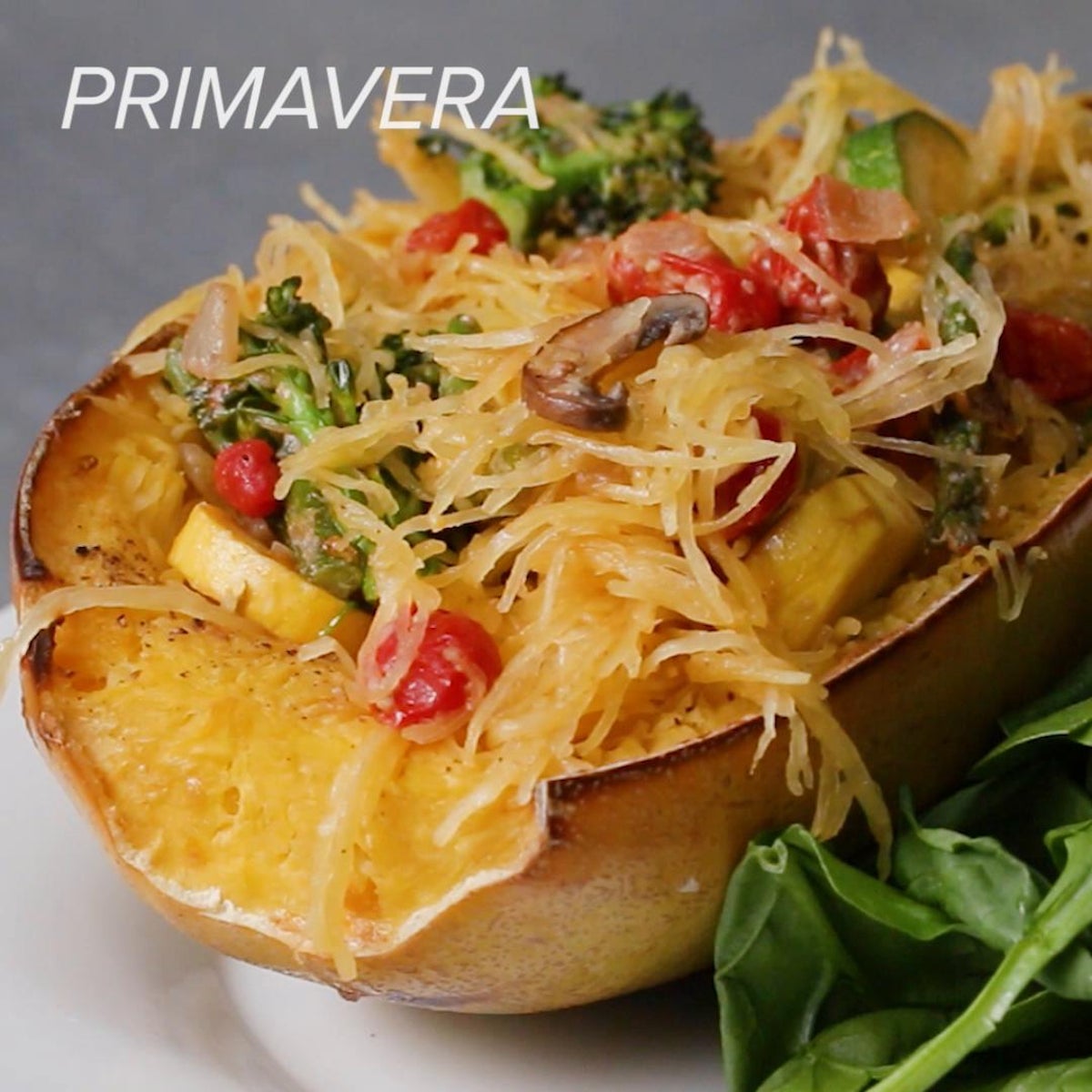 Courge spaghetti primavera aux légumes verts