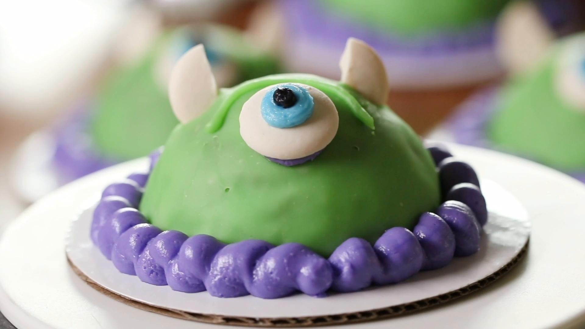 How to Decorate a Cake - BettyCrocker.com