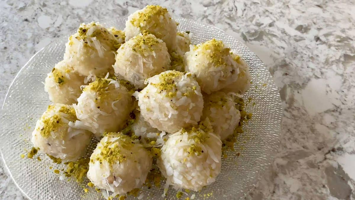 5-Ingredient Coconut Ladoos