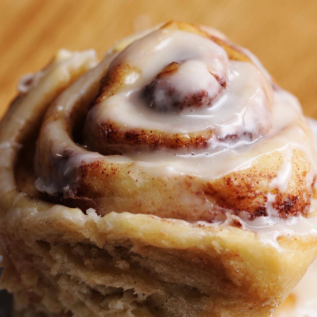 Featured image of post Easy Cinnamon Roll Icing Without Powdered Sugar Your house will smell like heaven and everyone will adore you