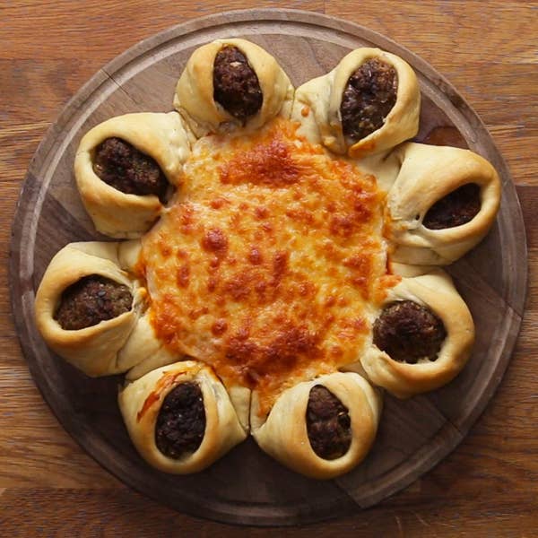 Meatball-Stuffed Crust Pizza Star