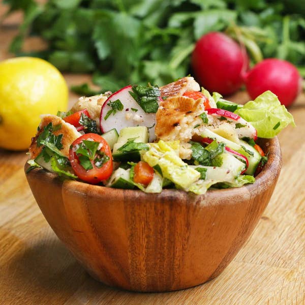 Middle Eastern Pita Salad (Fattoush Salad)