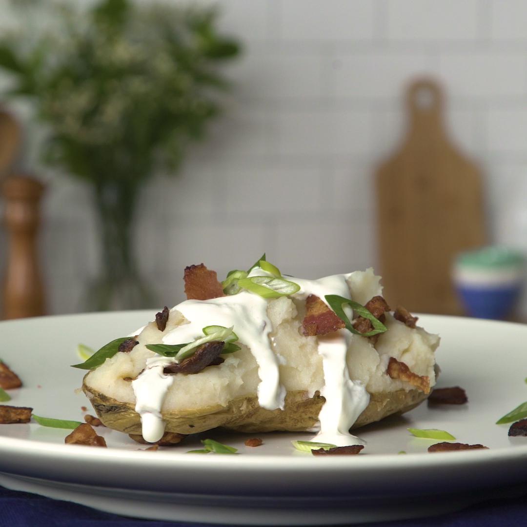 Jacket Potato: The Traditional Recipe by Maklano