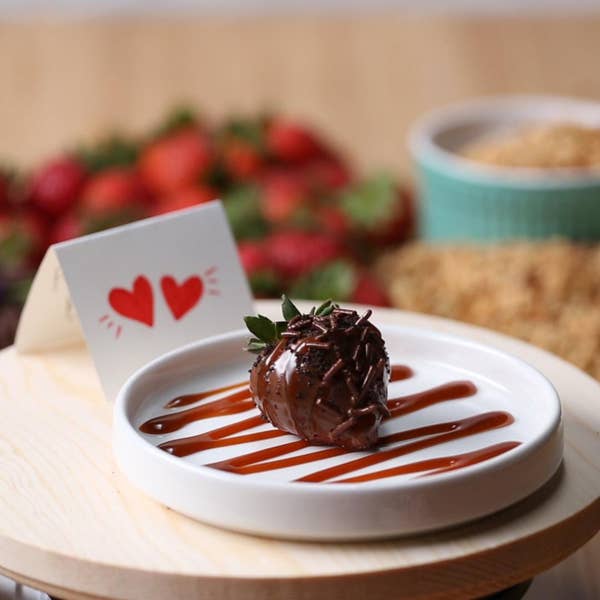 Chocolate Covered Strawberries: Choco-berry Battle