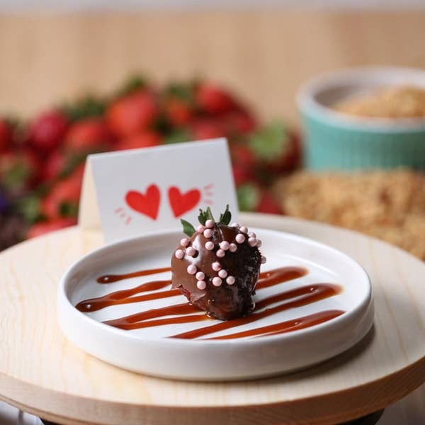 Chocolate Covered Strawberries: Bedazzled Beauties