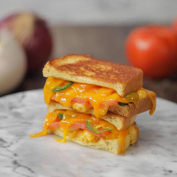 Loaded Grill Cheese: Kickin’ Mac Attack