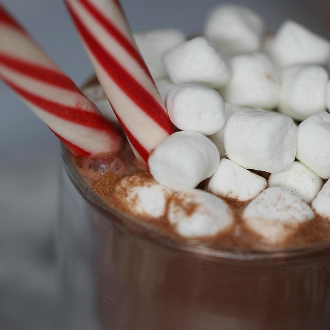 mini marshmallows in hot chocolate