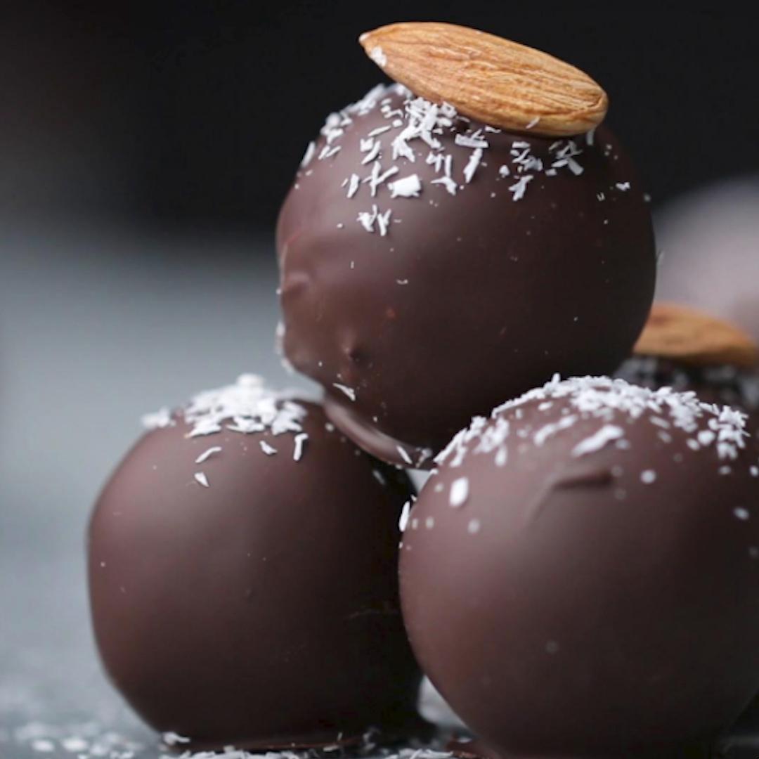 8 Irresistible Chocolate Balls For Midnight Binging | Recipes