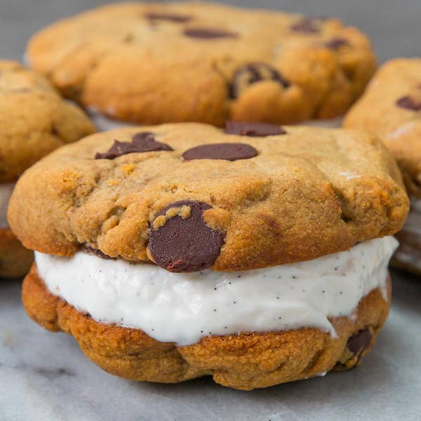 Froyo Cookie Sandwiches