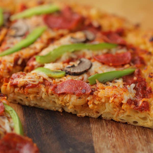 Mac ‘N’ Cheese Crust Pizza