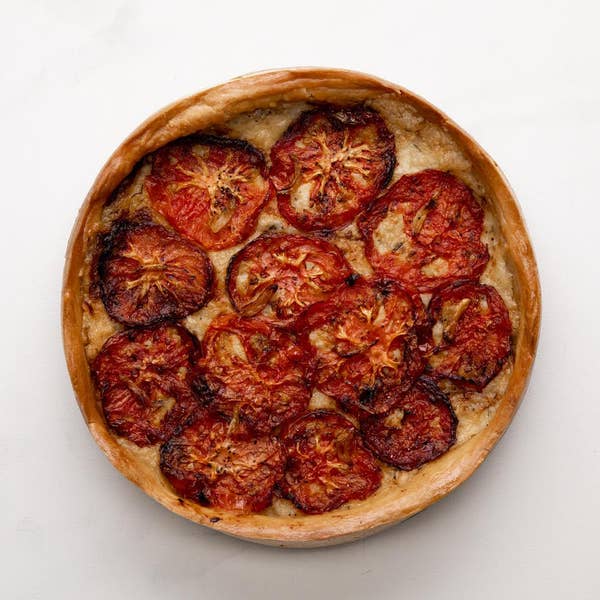 Tomato And Roasted Garlic Pizza Pie