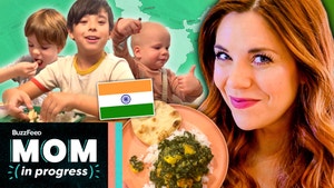 汉娜在印度食物和她的孩子们品尝食物。
