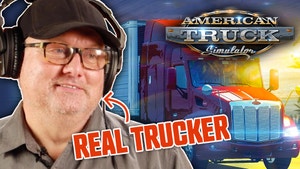 卡车司机,苏格兰人免费的,戴着耳机伤感地微笑,“真实”卡车司机指着他。半卡车和游戏标题“美国卡车模拟器”,他是对的。