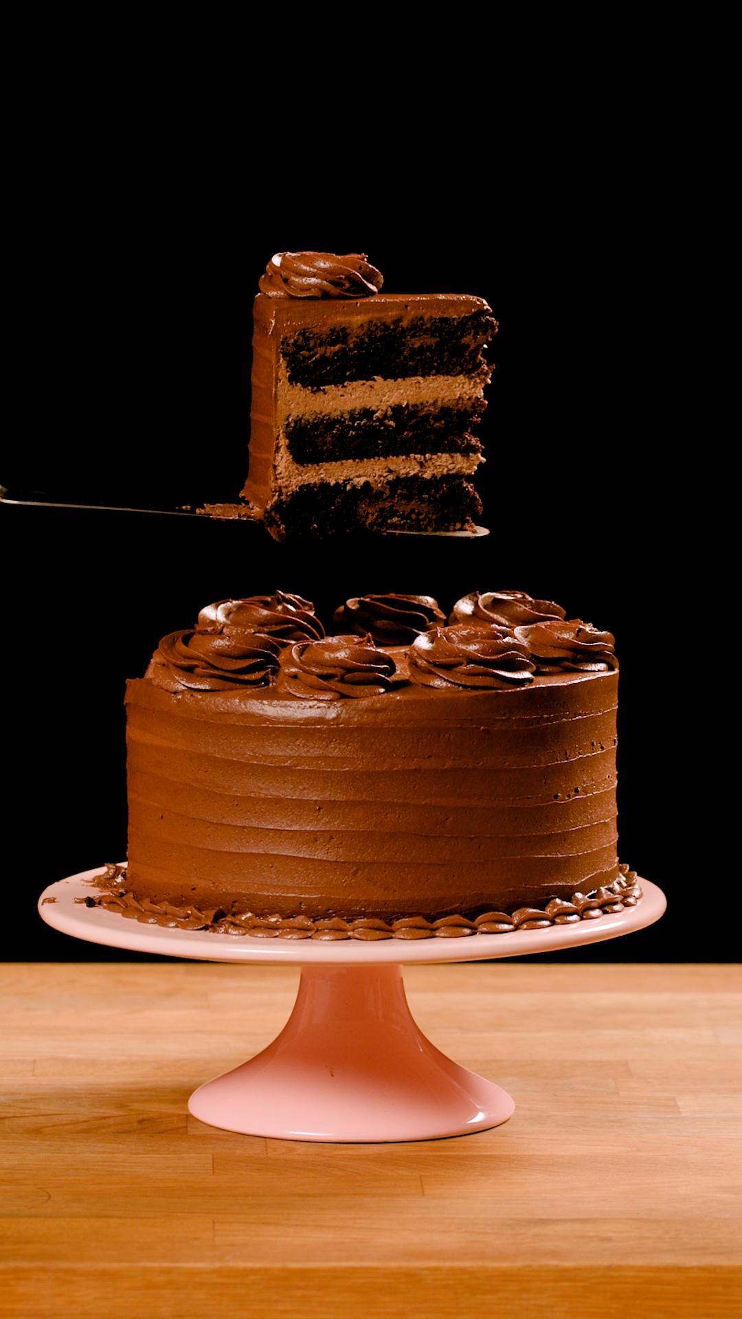 @mimooo.ahmed 's secret to moist chocolate cake is your grandmother's favorite condiment.