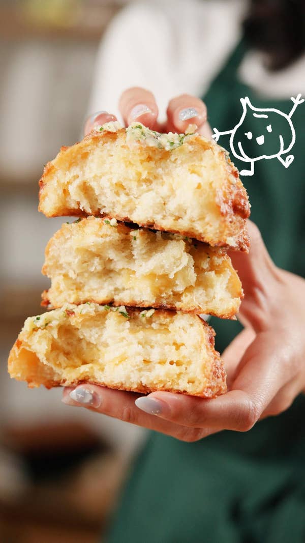 50 Clove Garlic Copycat Red Lobster Biscuits