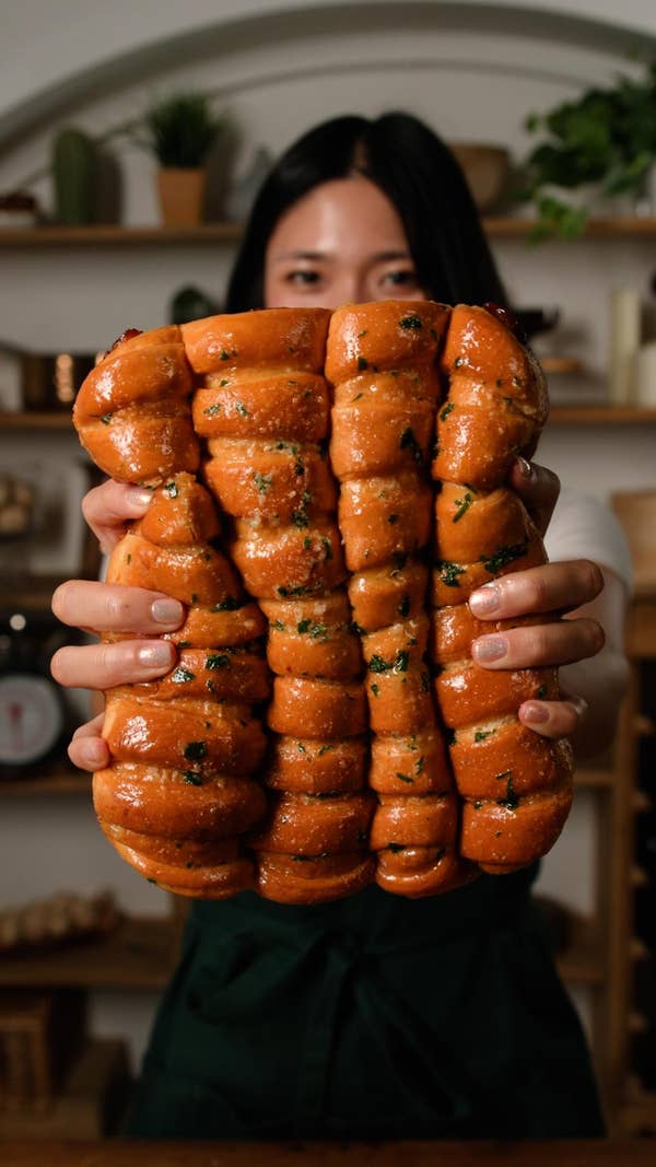 50-Clove Garlic Confit Cheesy Pull-Apart Rolls